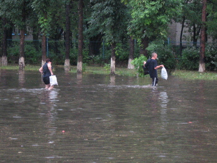 Лужа на Полбина, потоп на улице Полбина