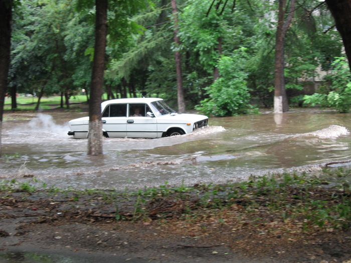 Лужа на Полбина, потоп на улице Полбина